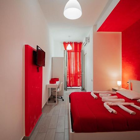 O Vic' Stritt' Hotel Наполи Екстериор снимка