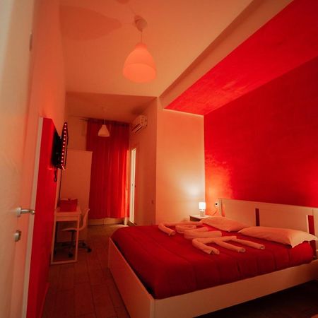 O Vic' Stritt' Hotel Наполи Екстериор снимка