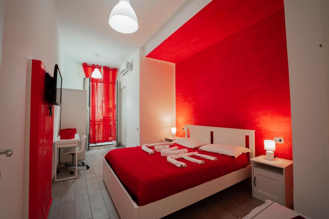 O Vic' Stritt' Hotel Наполи Екстериор снимка