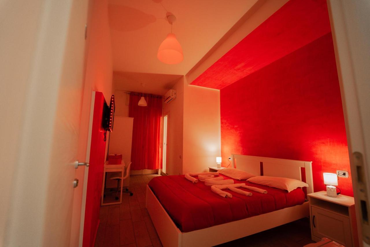 O Vic' Stritt' Hotel Наполи Екстериор снимка