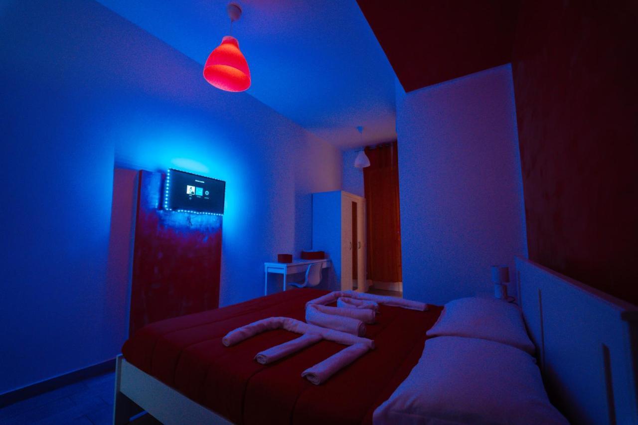 O Vic' Stritt' Hotel Наполи Екстериор снимка