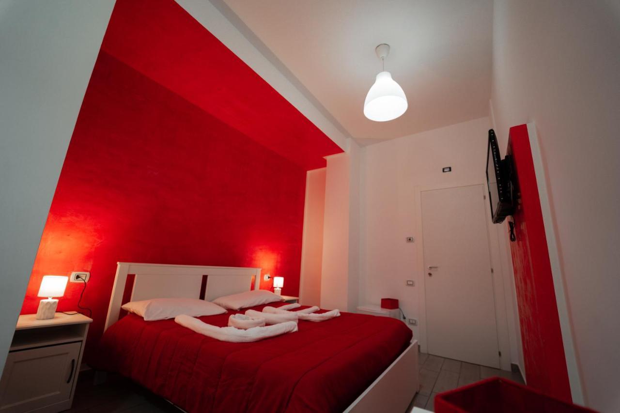 O Vic' Stritt' Hotel Наполи Екстериор снимка