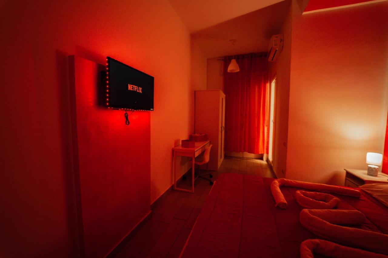 O Vic' Stritt' Hotel Наполи Екстериор снимка