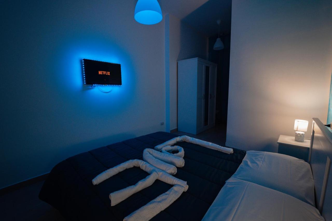 O Vic' Stritt' Hotel Наполи Екстериор снимка