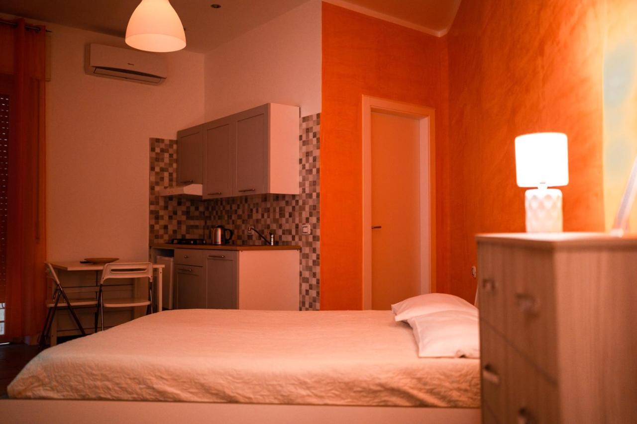 O Vic' Stritt' Hotel Наполи Екстериор снимка
