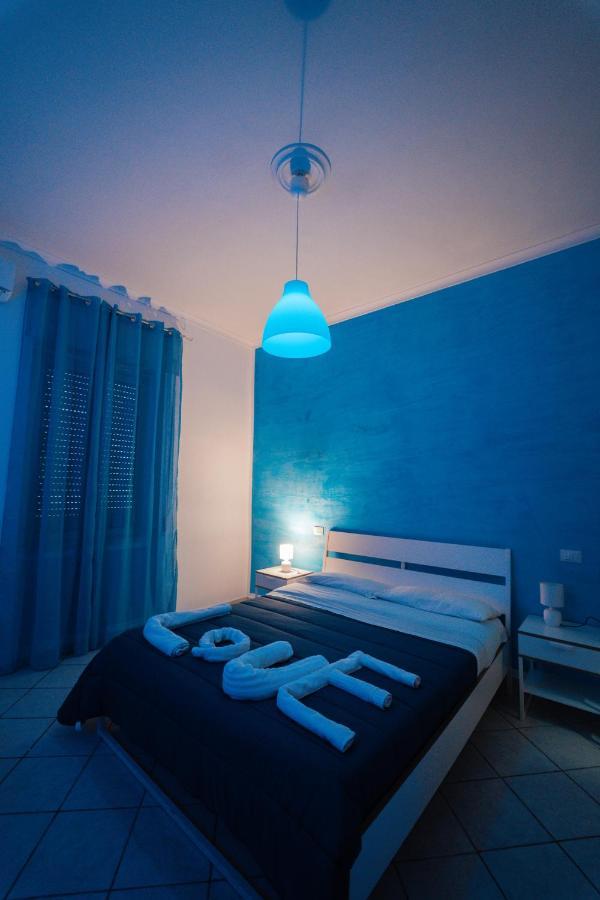 O Vic' Stritt' Hotel Наполи Екстериор снимка