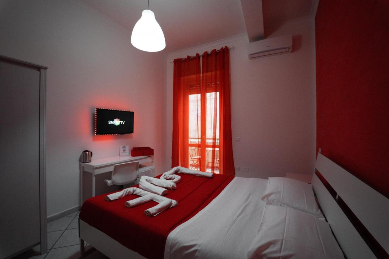 O Vic' Stritt' Hotel Наполи Екстериор снимка