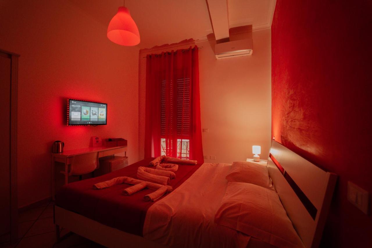 O Vic' Stritt' Hotel Наполи Екстериор снимка
