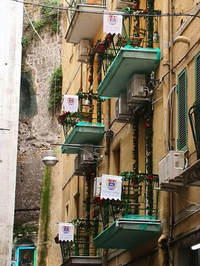 O Vic' Stritt' Hotel Наполи Екстериор снимка